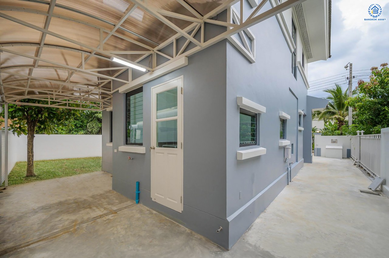 บ้านมือสองตกแต่งใหม่ แบรนด์ L&H โครงการ ชัยพฤกษ์ วัดลาดปลาดุก บนเนื้อที่ 59.5 ตร.ว. พื้นที่ใช้สอยมากถึง 108.5 ตร.ม. ฟังก์ชัน 3 ห้องนอน 2 ห้องน้ำ จอดรถได้ 1 คัน พร้อมพื้นที่ข้างบ้านกว้างตอบโจทย์ทุกการอยู่อาศัย บนทำเลดีที่สุด! ใกล้เซ็นทรัลเวสต์เกต ทางด่วน "กาญจนาภิเษก" และรถไฟฟ้าสายสีม่วง "สถานีคลองบางไผ่" ในราคาสุดคุ้ม